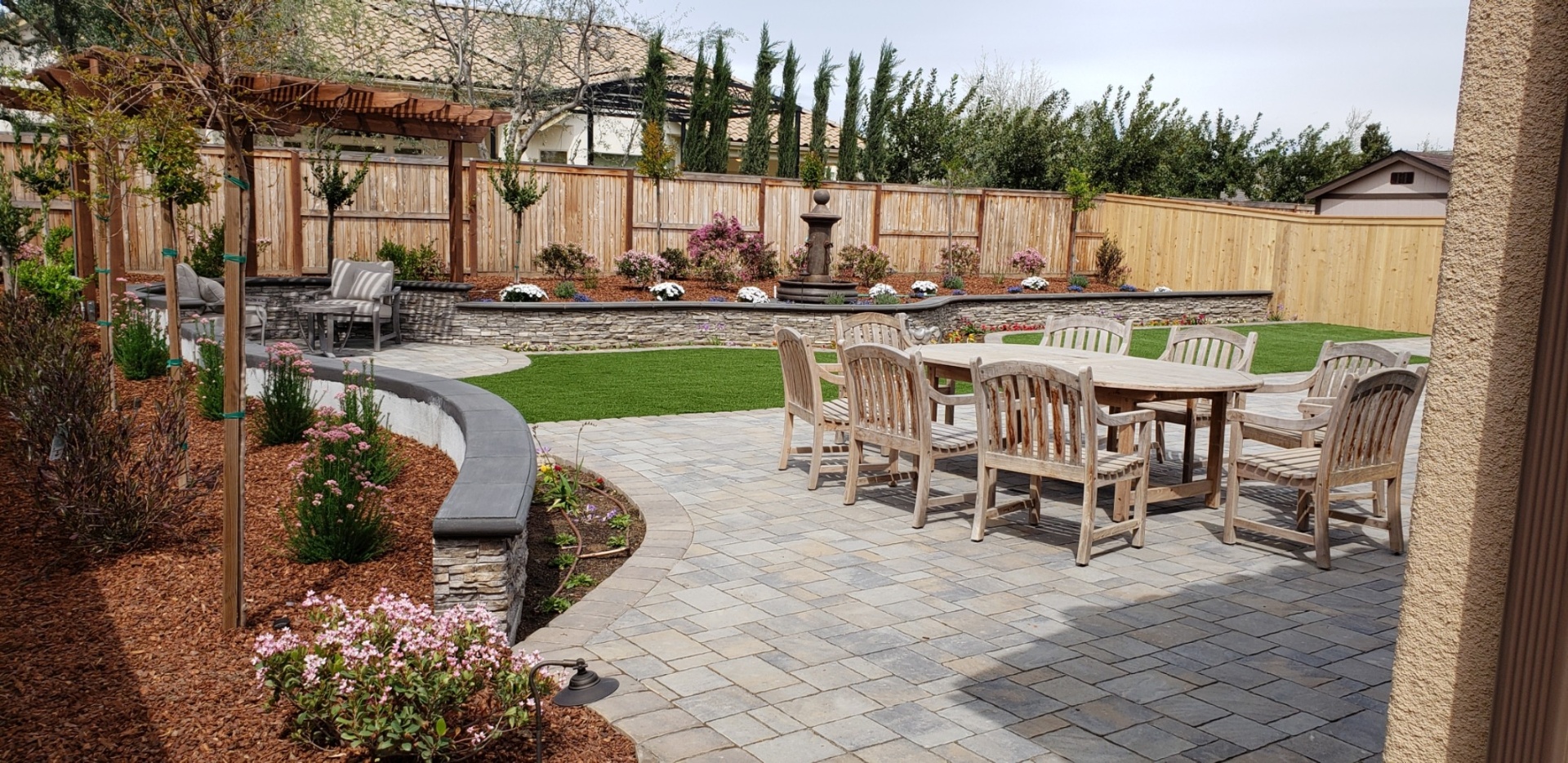 Paver patio & dining area
